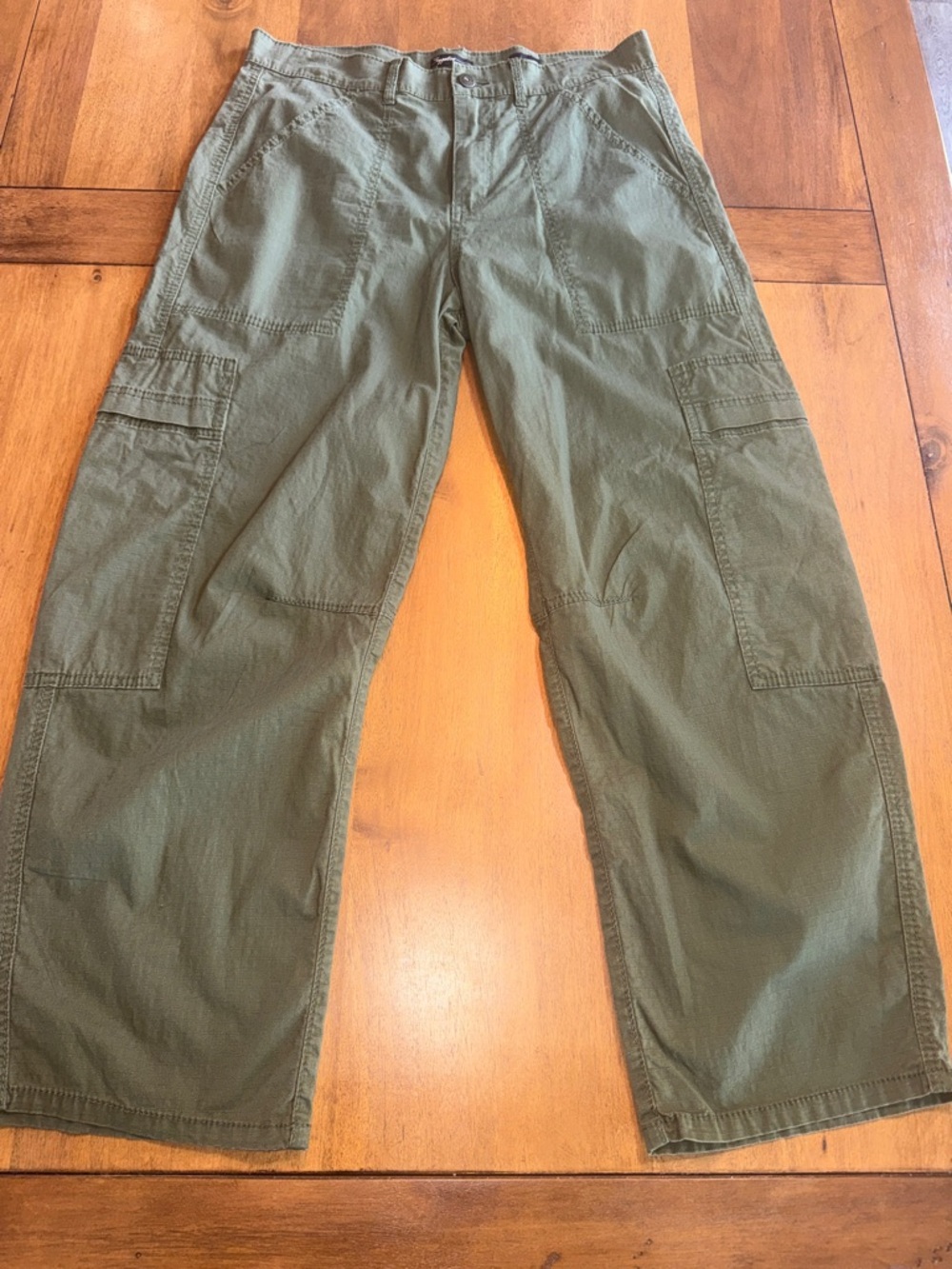 Women’s Olive Cargo Pants – Classic Utility Style